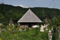 , Cloşani<br /><a href='http://foto.cimec.ro/RAN/i1/54EA66E6D6734C6F8D6FE2266D51613B.jpg' target=_blank>Priveşte aceeaşi imagine într-o fereastră nouă</a>. Autor: Mircea Rareș Țetcu. Titlu: Biserica de lemn cu hramul „Înălţarea Domnului” de la Cloşani