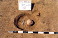 Chronicle of the Archaeological Excavations in Romania, 2001 Campaign. Report no. 181, Roşia Montană, Hop.<br /> Sector Imagini-detaliu-necropola.<br /><a href='http://foto.cimec.ro/cronica/2001/181/Imagini-detaliu-necropola/020.JPG' target=_blank>Display the same picture in a new window</a>