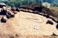 Chronicle of the Archaeological Excavations in Romania, 2001 Campaign. Report no. 181, Roşia Montană, Hop.<br /> Sector Imagini-detaliu-necropola.<br /><a href='http://foto.cimec.ro/cronica/2001/181/Imagini-detaliu-necropola/024.JPG' target=_blank>Display the same picture in a new window</a>