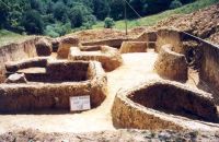 Chronicle of the Archaeological Excavations in Romania, 2001 Campaign. Report no. 181, Roşia Montană, Hop.<br /> Sector Imagini-detaliu-necropola.<br /><a href='http://foto.cimec.ro/cronica/2001/181/Imagini-detaliu-necropola/028.JPG' target=_blank>Display the same picture in a new window</a>