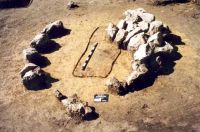 Chronicle of the Archaeological Excavations in Romania, 2001 Campaign. Report no. 181, Roşia Montană, Hop.<br /> Sector Imagini-detaliu-necropola.<br /><a href='http://foto.cimec.ro/cronica/2001/181/Imagini-detaliu-necropola/060.JPG' target=_blank>Display the same picture in a new window</a>