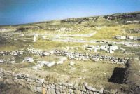 Chronicle of the Archaeological Excavations in Romania, 2002 Campaign. Report no. 5, Adamclisi, Cetate.<br /> Sector tumul.<br /><a href='http://foto.cimec.ro/cronica/2002/005/barnea-1.jpg' target=_blank>Display the same picture in a new window</a>