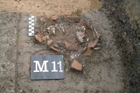 Chronicle of the Archaeological Excavations in Romania, 2002 Campaign. Report no. 12, Alba Iulia, Bazinul olimpic/ Stadionul Cetate/ Staţia OMV (Necropola romană nordică)<br /><a href='http://foto.cimec.ro/cronica/2002/012/37.jpg' target=_blank>Display the same picture in a new window</a>