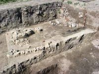 Cronica Cercetărilor Arheologice din România, Campania 2002. Raportul nr. 128, Nufăru, Trecere Bac (proprietatea Toader Ene)<br><a href='http://foto.cimec.ro/cronica/2002/128/pl-4.jpg' target=_blank>Priveşte aceeaşi imagine într-o fereastră nouă</a>