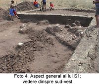 Chronicle of the Archaeological Excavations in Romania, 2003 Campaign. Report no. 67, Desa, Castraviţa<br /><a href='http://foto.cimec.ro/cronica/2003/067/Desa-Castravita-4.jpg' target=_blank>Display the same picture in a new window</a>