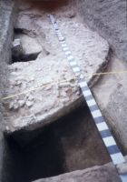 Chronicle of the Archaeological Excavations in Romania, 2003 Campaign. Report no. 79, Gherghiţa, La Târg (Şcoala Generală)<br /><a href='http://foto.cimec.ro/cronica/2003/079/gherghita-absida-2.jpg' target=_blank>Display the same picture in a new window</a>