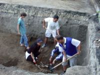 Chronicle of the Archaeological Excavations in Romania, 2003 Campaign. Report no. 207, Vaslui<br /><a href='http://foto.cimec.ro/cronica/2003/207/vaslui-curtile-domnesti-016.jpg' target=_blank>Display the same picture in a new window</a>