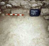 Chronicle of the Archaeological Excavations in Romania, 2004 Campaign. Report no. 1, Adamclisi, Cetate<br /><a href='http://foto.cimec.ro/cronica/2004/001/rsz-12.jpg' target=_blank>Display the same picture in a new window</a>