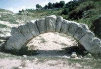 Chronicle of the Archaeological Excavations in Romania, 2004 Campaign. Report no. 1, Adamclisi, Cetate.<br /> Sector tumul.<br /><a href='http://foto.cimec.ro/cronica/2004/001/rsz-7.jpg' target=_blank>Display the same picture in a new window</a>
