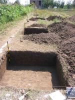 Chronicle of the Archaeological Excavations in Romania, 2004 Campaign. Report no. 22, Alba Iulia, Dealul Furcilor, str. Lalelelor (proprietar Florin Gabriel Mihăilescu) [Apulum II]<br /><a href='http://foto.cimec.ro/cronica/2004/022/rsz-3.jpg' target=_blank>Display the same picture in a new window</a>