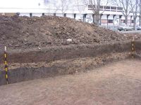 Chronicle of the Archaeological Excavations in Romania, 2004 Campaign. Report no. 28, Alba Iulia, B-dul Republicii (SC Q1 AUTO SRL) [Apulum II]<br /><a href='http://foto.cimec.ro/cronica/2004/028/rsz-2.jpg' target=_blank>Display the same picture in a new window</a>