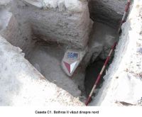 Chronicle of the Archaeological Excavations in Romania, 2005 Campaign. Report no. 98, Istria, Extramuros - Poarta Mare - Turnul Mare<br /><a href='http://foto.cimec.ro/cronica/2005/098/rsz-5.jpg' target=_blank>Display the same picture in a new window</a>