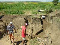 Chronicle of the Archaeological Excavations in Romania, 2005 Campaign. Report no. 159, Dulceşti, Ferma legumicolă<br /><a href='http://foto.cimec.ro/cronica/2005/159/rsz-0.jpg' target=_blank>Display the same picture in a new window</a>