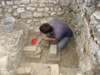 Chronicle of the Archaeological Excavations in Romania, 2007 Campaign. Report no. 1, Adamclisi, Cetate.<br /> Sector basilica.<br /><a href='http://foto.cimec.ro/cronica/2007/001-ADAMCLISI-CT-TropaeumTraiani-C/basilica/DSC02316.JPG' target=_blank>Display the same picture in a new window</a>. Title: basilica