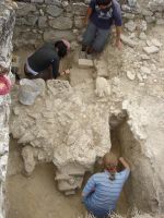 Chronicle of the Archaeological Excavations in Romania, 2007 Campaign. Report no. 1, Adamclisi, Cetate.<br /> Sector basilica.<br /><a href='http://foto.cimec.ro/cronica/2007/001-ADAMCLISI-CT-TropaeumTraiani-C/basilica/DSC02319.JPG' target=_blank>Display the same picture in a new window</a>. Title: basilica