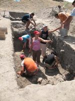 Chronicle of the Archaeological Excavations in Romania, 2008 Campaign. Report no. 34, Hârşova, Tell<br /><a href='http://foto.cimec.ro/cronica/2008/034/foto-15-s-2-aspect-general-de-santier.jpg' target=_blank>Display the same picture in a new window</a>