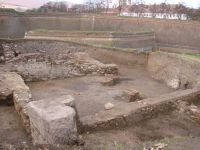 Chronicle of the Archaeological Excavations in Romania, 2009 Campaign. Report no. 2, Alba Iulia, Cetate<br /><a href='http://foto.cimec.ro/cronica/2009/sistematice/002/4-cladirea-romana-secIIIpChr.jpg' target=_blank>Display the same picture in a new window</a>