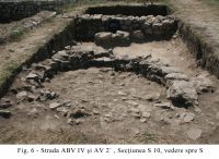 Chronicle of the Archaeological Excavations in Romania, 2010 Campaign. Report no. 1, Adamclisi, Cetate.<br /> Sector SectorA-strazi-a.<br /><a href='http://foto.cimec.ro/cronica/2010/001/SectorA-strazi-a/60892-08-Tropaeum-Traiani-Sector-A-06.JPG' target=_blank>Display the same picture in a new window</a>. Title: SectorA-strazi-a