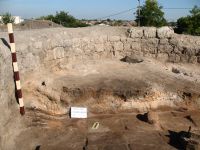 Chronicle of the Archaeological Excavations in Romania, 2011 Campaign. Report no. 30, Hârşova, La Cetate<br /><a href='http://foto.cimec.ro/cronica/2011/030/6-Nivelul-de-pe-pavaj.jpg' target=_blank>Display the same picture in a new window</a>