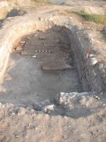 Chronicle of the Archaeological Excavations in Romania, 2011 Campaign. Report no. 30, Hârşova, La Cetate<br /><a href='http://foto.cimec.ro/cronica/2011/030/7-Imagine-de-ansamblu-asupra-interiorului-turnului.jpg' target=_blank>Display the same picture in a new window</a>