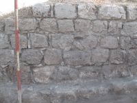 Chronicle of the Archaeological Excavations in Romania, 2011 Campaign. Report no. 30, Hârşova, La Cetate<br /><a href='http://foto.cimec.ro/cronica/2011/030/9-Detaliu-pe-zidul-de-est.jpg' target=_blank>Display the same picture in a new window</a>