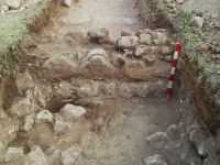 Chronicle of the Archaeological Excavations in Romania, 2014 Campaign. Report no. 2, Adamclisi, Cetate<br /><a href='http://foto.cimec.ro/cronica/2014/002-Adamclisi-SectorB/fig-02-sg14-zid-central.JPG' target=_blank>Display the same picture in a new window</a>