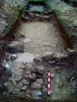 Chronicle of the Archaeological Excavations in Romania, 2014 Campaign. Report no. 2, Adamclisi, Cetate<br /><a href='http://foto.cimec.ro/cronica/2014/002-Adamclisi-SectorB/fig-03-sg13-context1.JPG' target=_blank>Display the same picture in a new window</a>