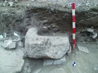Chronicle of the Archaeological Excavations in Romania, 2014 Campaign. Report no. 2, Adamclisi, Cetate<br /><a href='http://foto.cimec.ro/cronica/2014/002-Adamclisi-SectorB/fig-04-sg13-context1-sarcofag.JPG' target=_blank>Display the same picture in a new window</a>