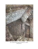 Chronicle of the Archaeological Excavations in Romania, 2014 Campaign. Report no. 7, Alba Iulia, Sediul guvernatorului consular (Mithraeum III).<br /> Sector Raport-geo.<br /><a href='http://foto.cimec.ro/cronica/2014/007-Alba-Iulia-Palatulguvernatorului/ilustratie-fotografica-apulum-2014-page-21.jpg' target=_blank>Display the same picture in a new window</a>