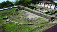 Chronicle of the Archaeological Excavations in Romania, 2015 Campaign. Report no. 134, Drobeta-Turnu Severin, str. Independenţei nr. 2<br /><a href='http://foto.cimec.ro/cronica/2015/134-Drobeta-Turnu-Severin-Amfiteatrul/fig-1.jpg' target=_blank>Display the same picture in a new window</a>