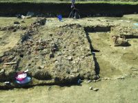 Chronicle of the Archaeological Excavations in Romania, 2017 Campaign. Report no. 58, Scânteia, La Nuci (Dealul Bodeştilor).<br /> Sector Rezerve.<br /><a href='http://foto.cimec.ro/cronica/2017/01-Cercetari-sistematice/058-Scanteia-jud-Iasi/fig-5-scanteia-vas-sub-podea-a4-a5.jpg' target=_blank>Display the same picture in a new window</a>