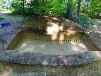 Cronica Cercetărilor Arheologice din România, Campania 2017. Raportul nr. 72, Vânători-Neamţ, Fostul Schit Nifon<br /><a href='http://foto.cimec.ro/cronica/2017/01-Cercetari-sistematice/072-Vanatori-Neamt-jud-Neamt-1/fig-6-sector-chilii-c-4-profilul-estic.JPG' target=_blank>Priveşte aceeaşi imagine într-o fereastră nouă</a>