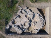 Chronicle of the Archaeological Excavations in Romania, 2018 Campaign. Report no. 13, Călugăreni, Castrul roman.<br /> Sector Ilustratie-Cal-2018.<br /><a href='http://foto.cimec.ro/cronica/2018/1-sistematice/013-Calugareni-MS-s/Ilustratie-Cal-2018/fig-16-terme-vedere-generala.JPG' target=_blank>Display the same picture in a new window</a>