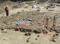 Chronicle of the Archaeological Excavations in Romania, 2019 Campaign. Report no. 25, Dobrovăţ, Cetăţuie (Dealul Cetăţuii)<br /><a href='http://foto.cimec.ro/cronica/2019/01-sistematice/025-dobrovat-is-padurea-buda-s/fig6-dobrovat-padurea-buda-l4-coridor-si-intrari.jpg' target=_blank>Display the same picture in a new window</a>
